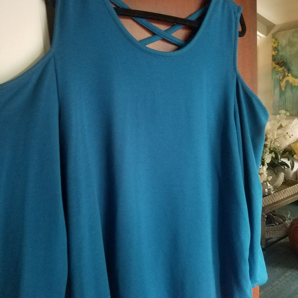 Turquoise Lane Bryant active wear pullover